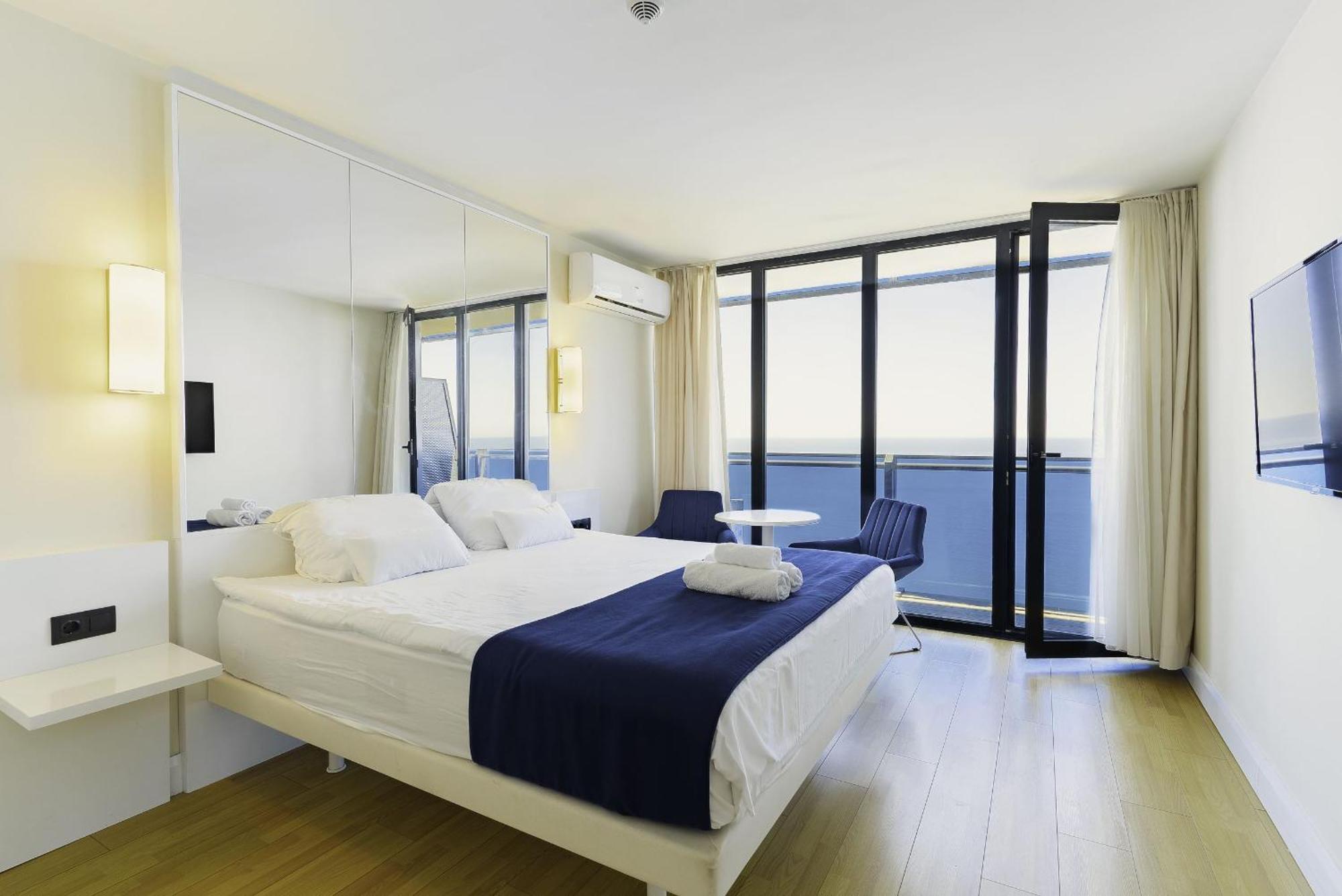 Elegance Sea View Aparthotel In Orbi City Batumi Exteriör bild