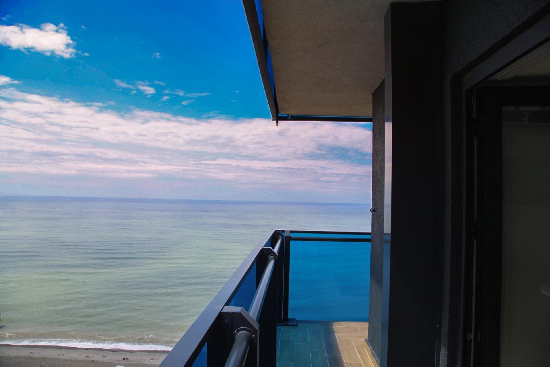 Elegance Sea View Aparthotel In Orbi City Batumi Exteriör bild